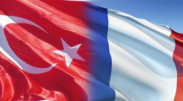 Turkse, Franse FM's voeren telefoongesprekken