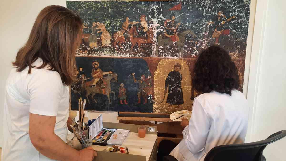 Expertteam herstelt beschadigde historische kunstwerken