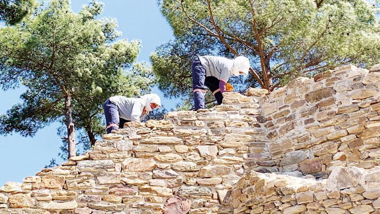 Lokale vrouwen doen mee aan archeologische opgravingen in Muğla