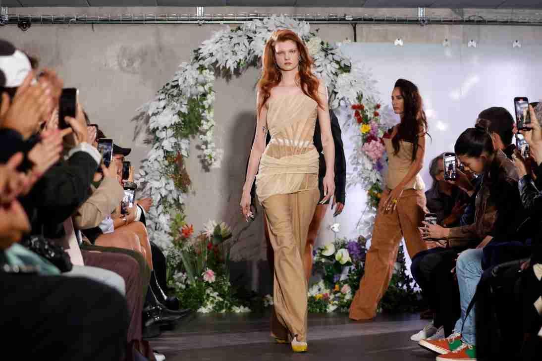 Paris Fashion Week opent met drama en een vleugje humor