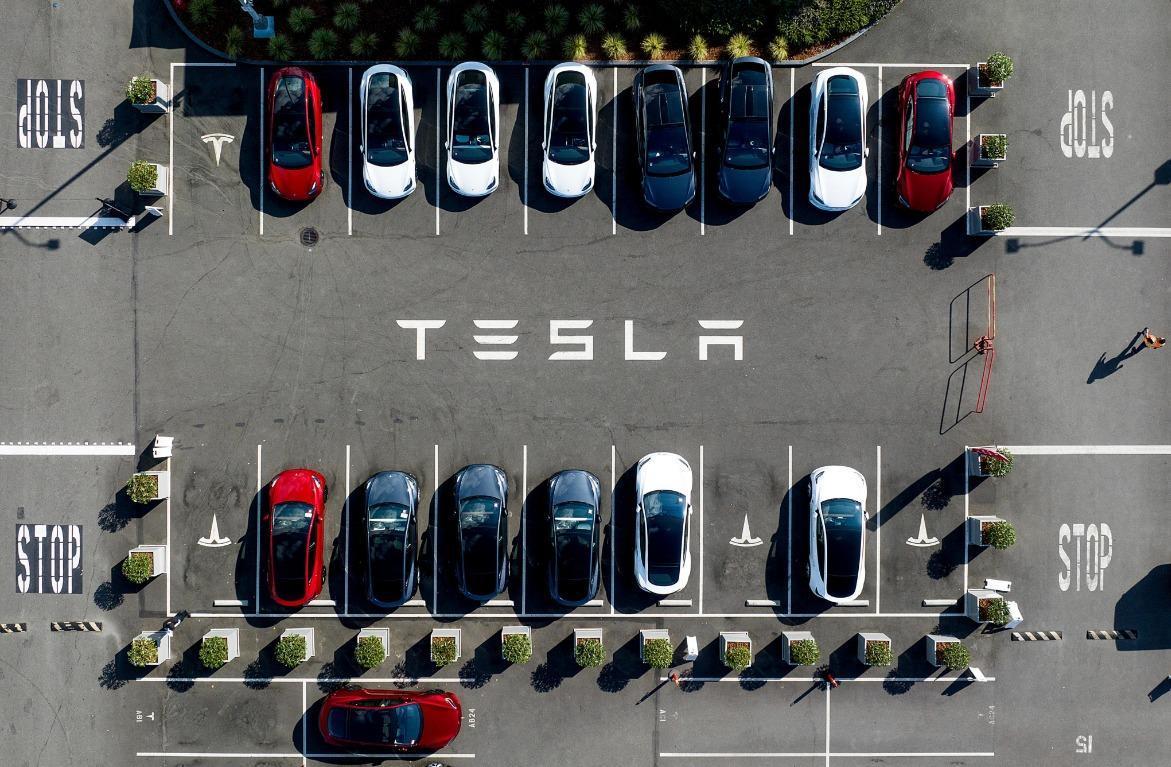 De verkopen van Tesla stijgen, maar blijven achter bij de verwachtingen