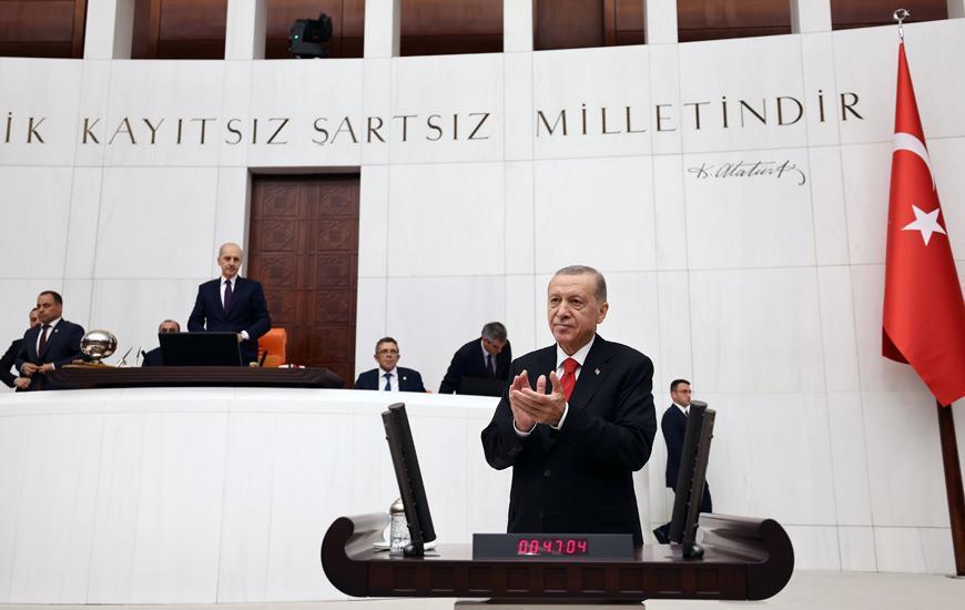 Erdoğan dringt aan op wijziging van het handvest nu het parlement weer opengaat