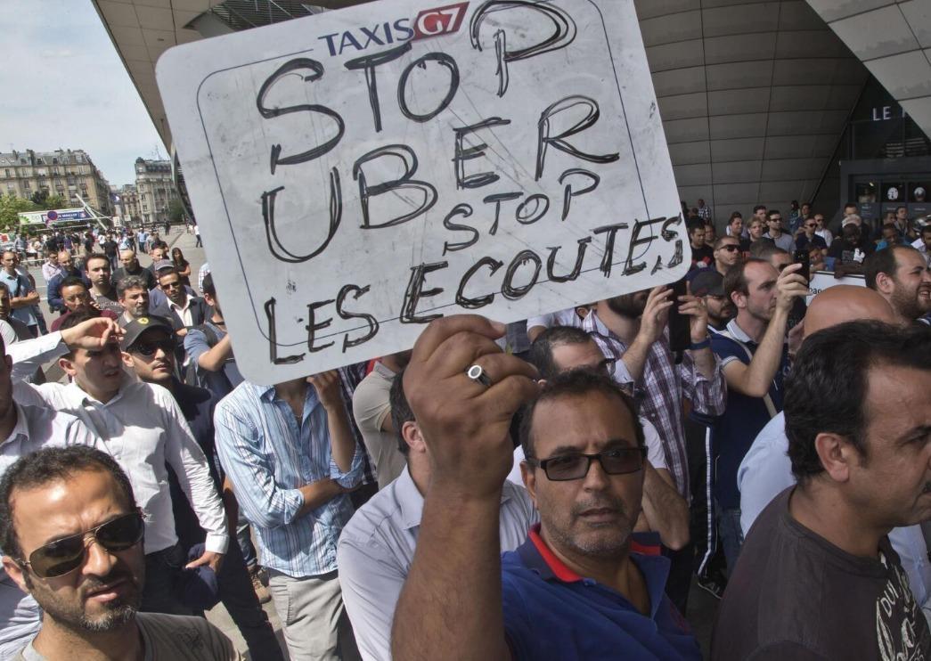 Franse taxichauffeurs klagen Uber aan wegens oneerlijke concurrentie