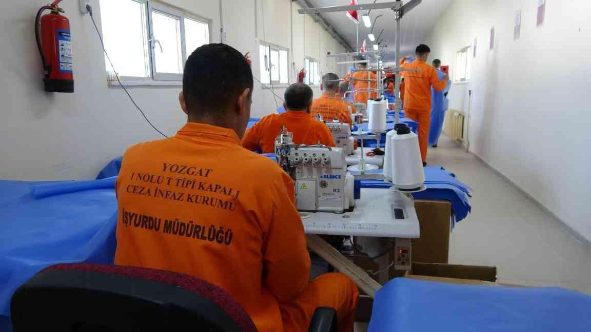Gevangenen produceren textielmaterialen voor ziekenhuizen