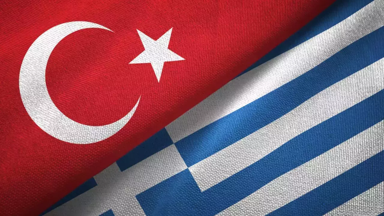 Turkse en Griekse diplomaten beginnen gesprekken om de banden te verbeteren
