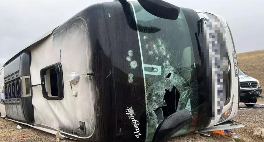 Zeven doden als passagiersbus kantelt in Sivas