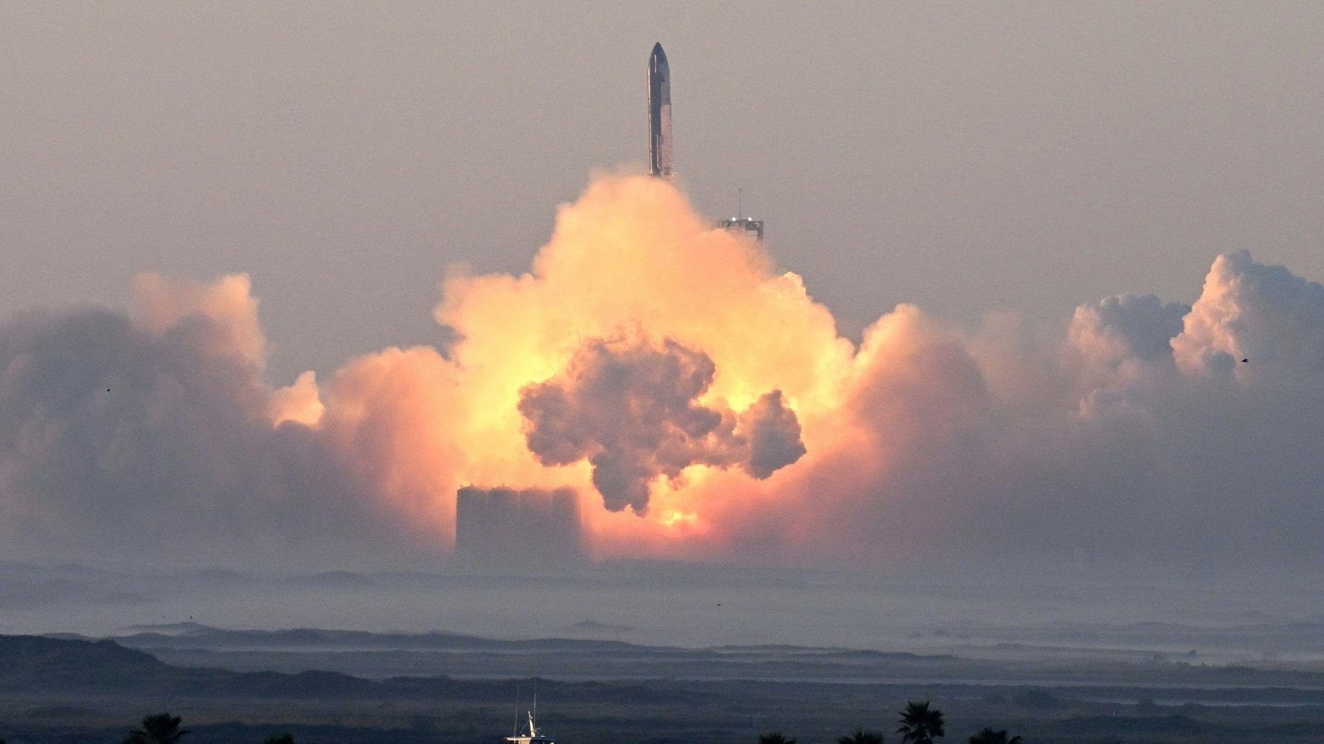 SpaceX lanceerde zijn gigantische nieuwe raket, maar explosies maken een einde aan de tweede testvlucht