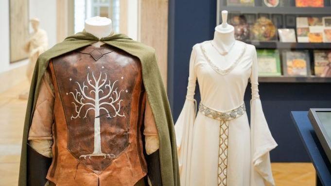 Superfan Giorgia Meloni opent tentoonstelling Rome Tolkien