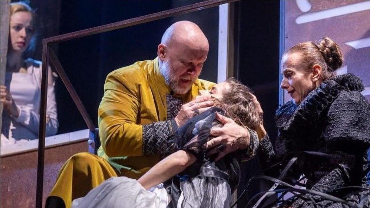Theaterchef biedt aan om te stoppen na het ongeval met Romeo en Julia