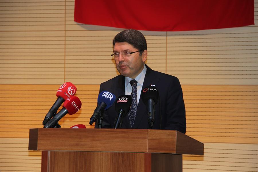 Minister stelt uiterste termijn voor het einde van het jaar vast voor het document over de justitiële hervorming