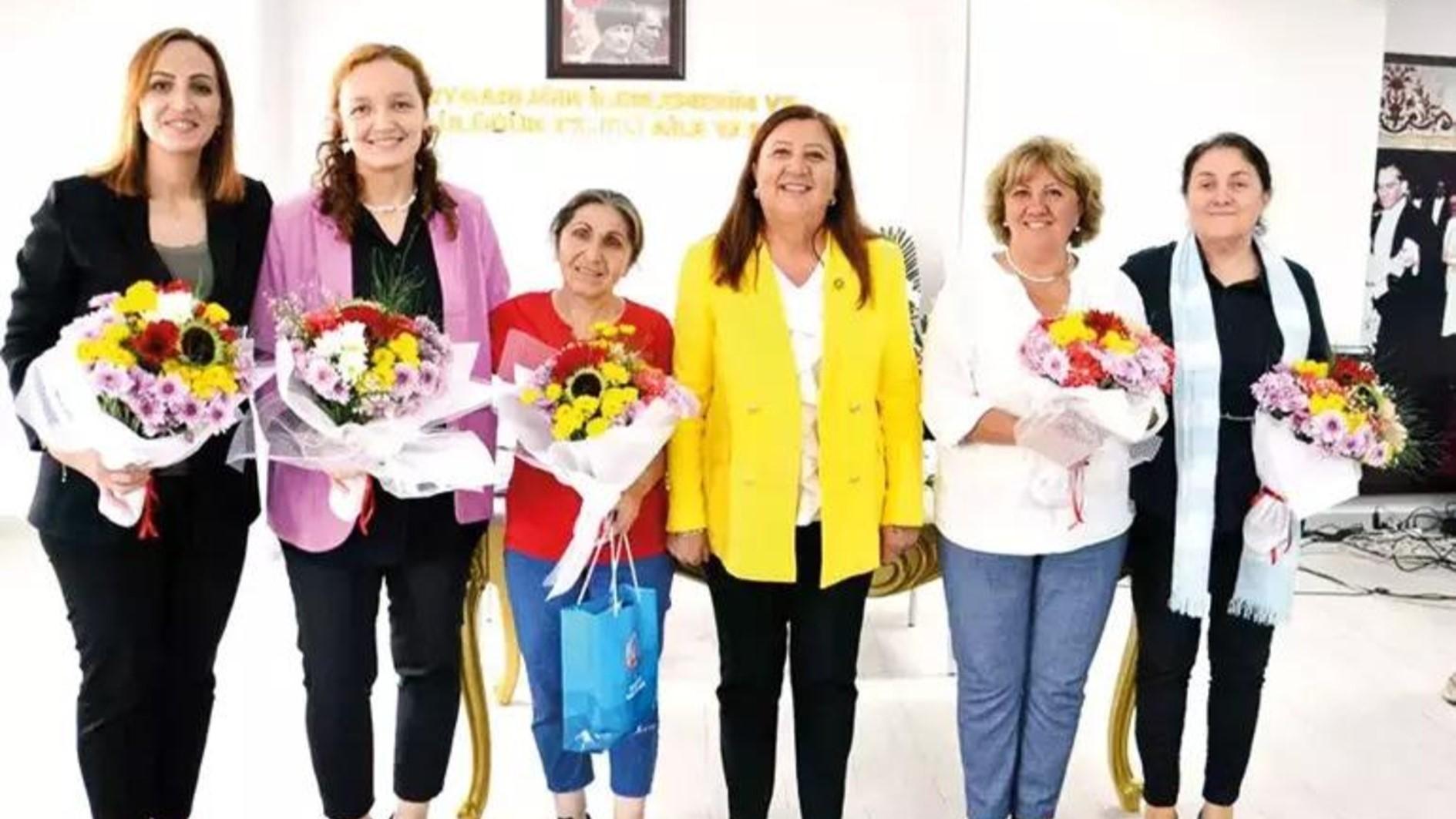 TÜRKIYE-campagne gelanceerd om meer vrouwelijke Mukhtars aan te moedigen Zeven vrouwen die medeoprichter zijn van de Global Equality and Inclusion Network Association (KAPI) zijn begonnen aan een missie om de vertegenwoordiging van vrouwelijke mukhtars (hoofden) in dorpen te versterken en training voor de “Open a Door”-campagne te faciliteren. campagne.