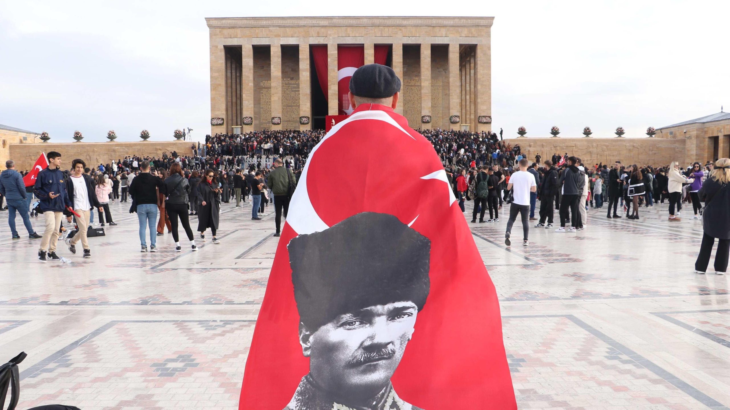 Türkiye herdenkt Atatürk op de 85e verjaardag van zijn overlijden