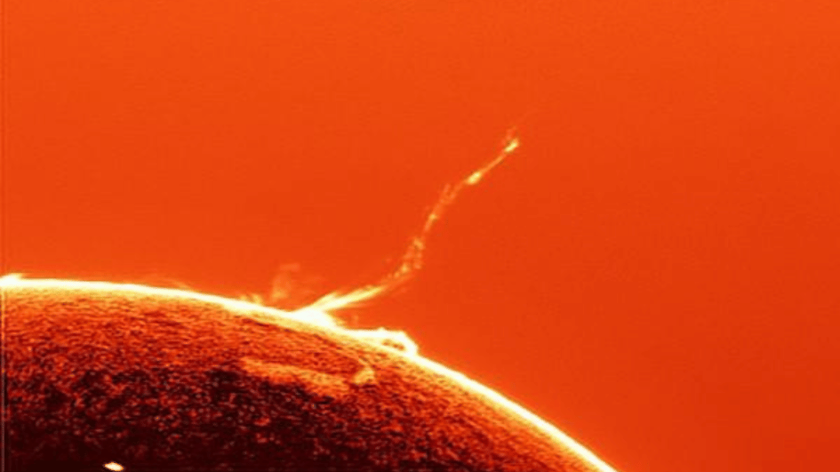 De grootste zonnevlam in jaren verstoort tijdelijk radiosignalen op aarde