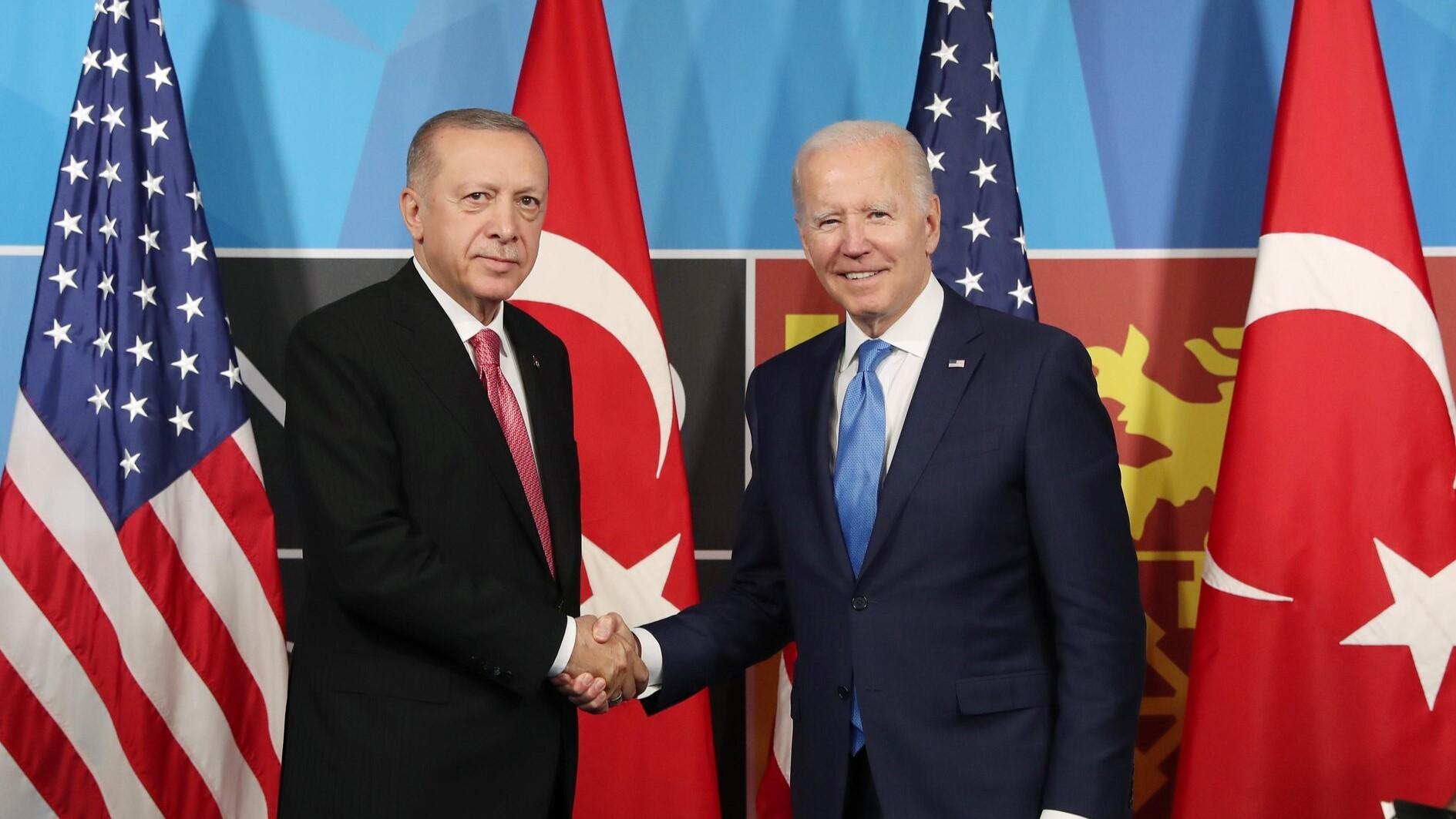 Erdoğan dringt er bij Biden op aan de Amerikaanse steun aan Israël stop te zetten