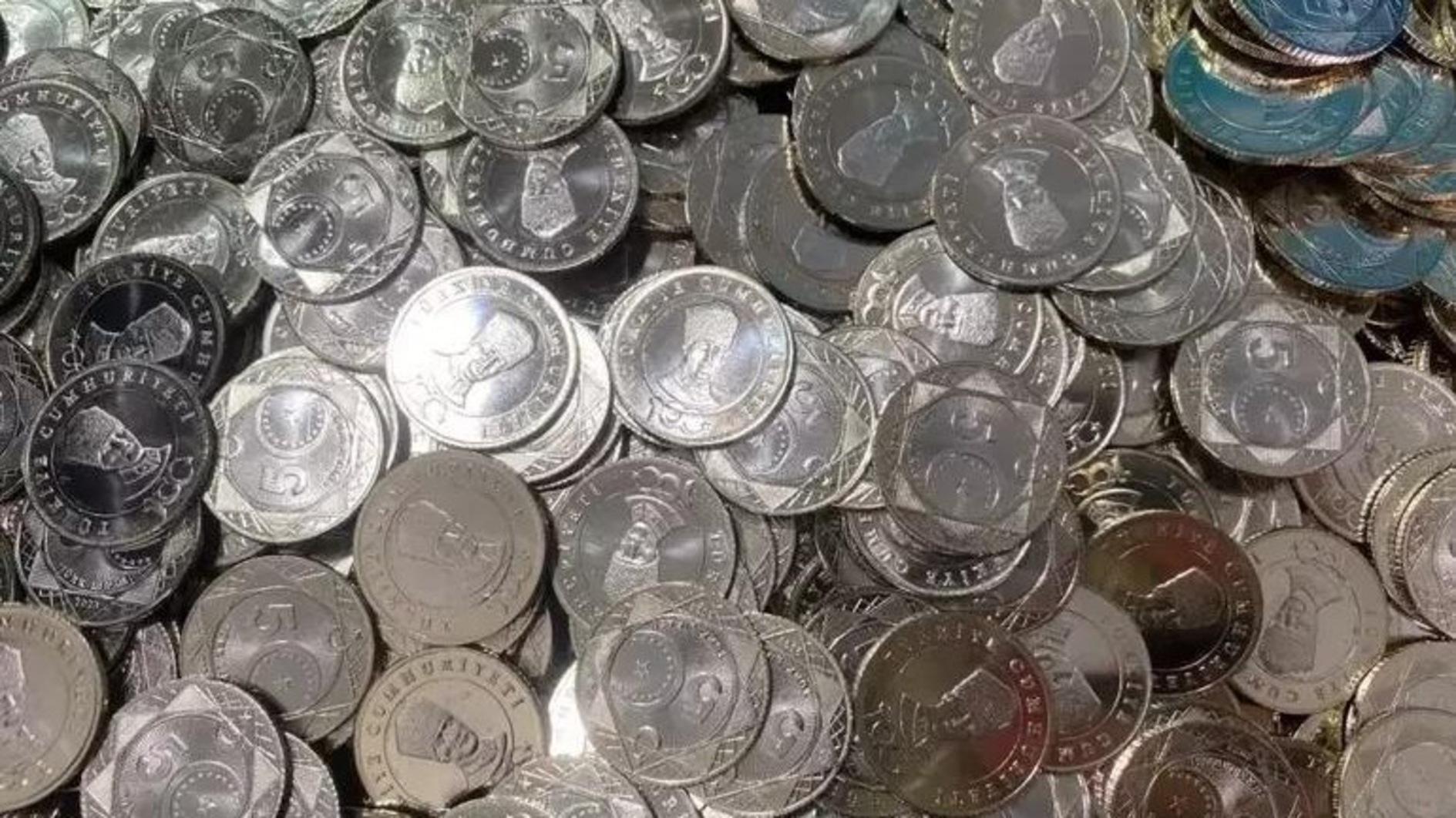 Het reliëf van Atatürk op munten van 5 lire zorgt voor controverse