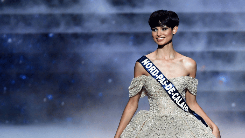 De winnaar van Miss Frankrijk noemt haar korte haar een overwinning voor de diversiteit