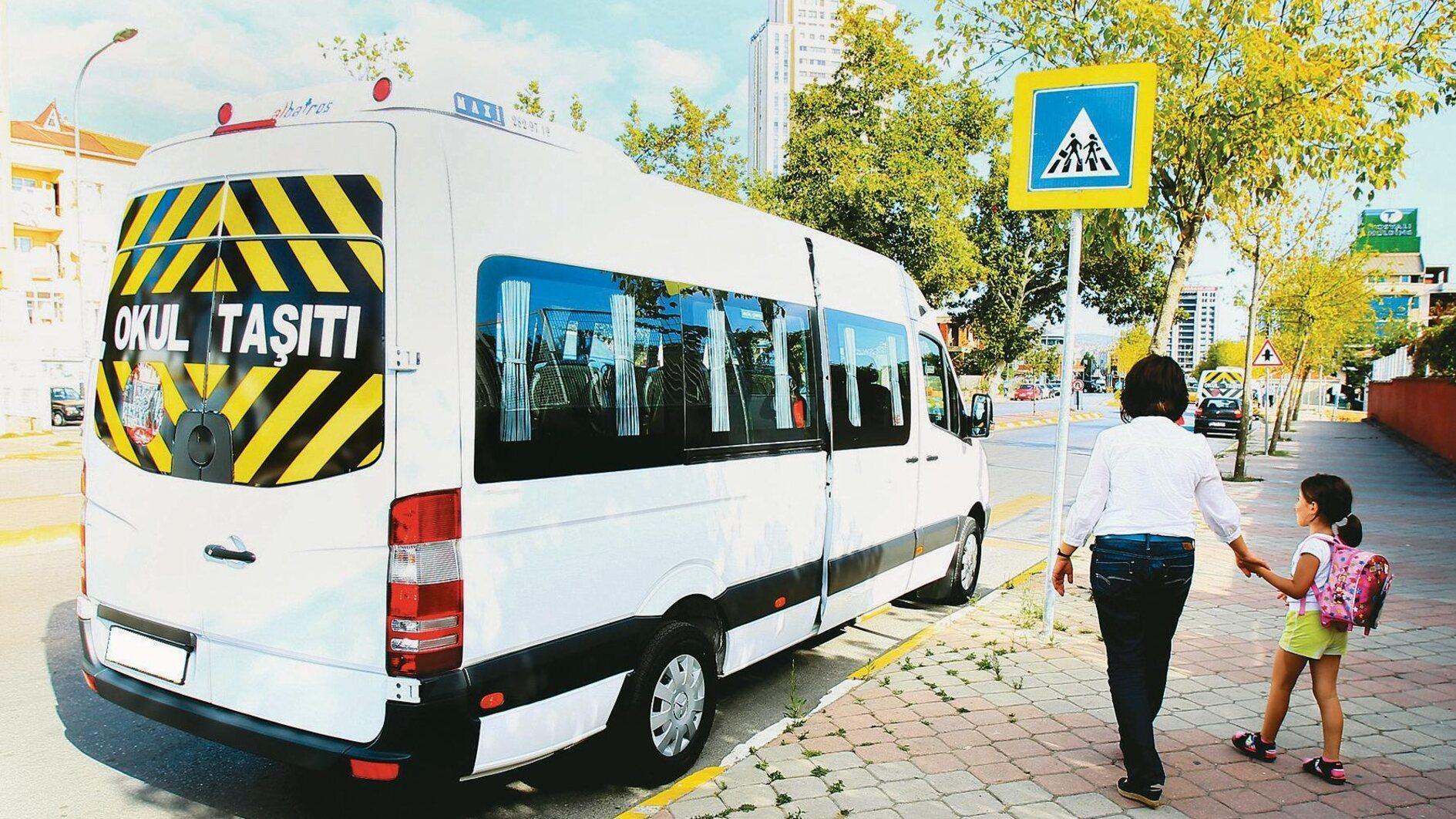 Schoolbussen zonder vergunning in Istanbul baren zorgen