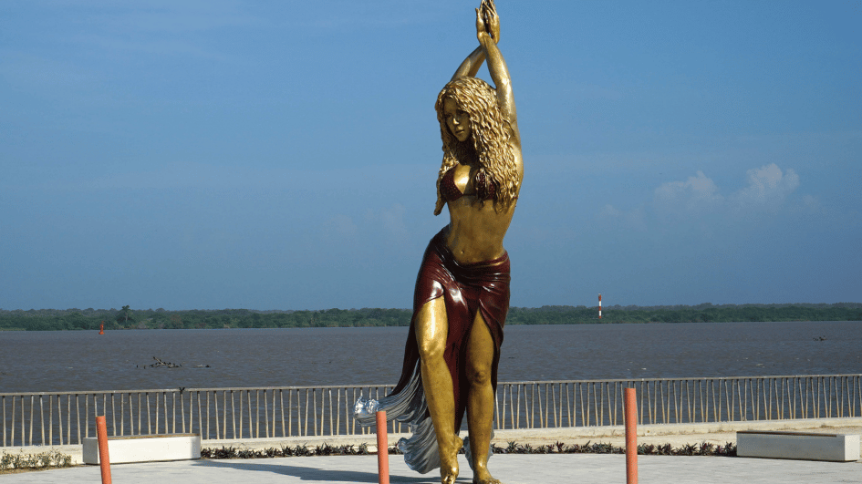 Shakira's Colombiaanse thuisstad onthult een standbeeld ter ere van haar