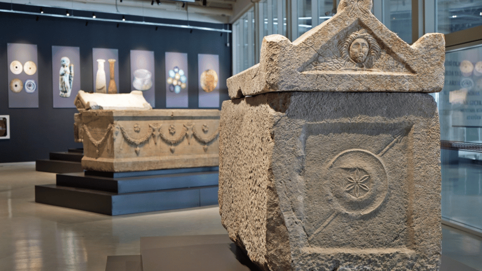 Antalya's Necropolis Museum: Glazen paden naar de antieke wereld