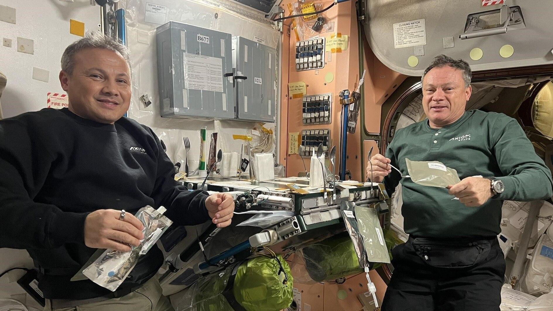 De eerste astronaut van Türkiye voert het zesde experiment uit aan boord van het ISS