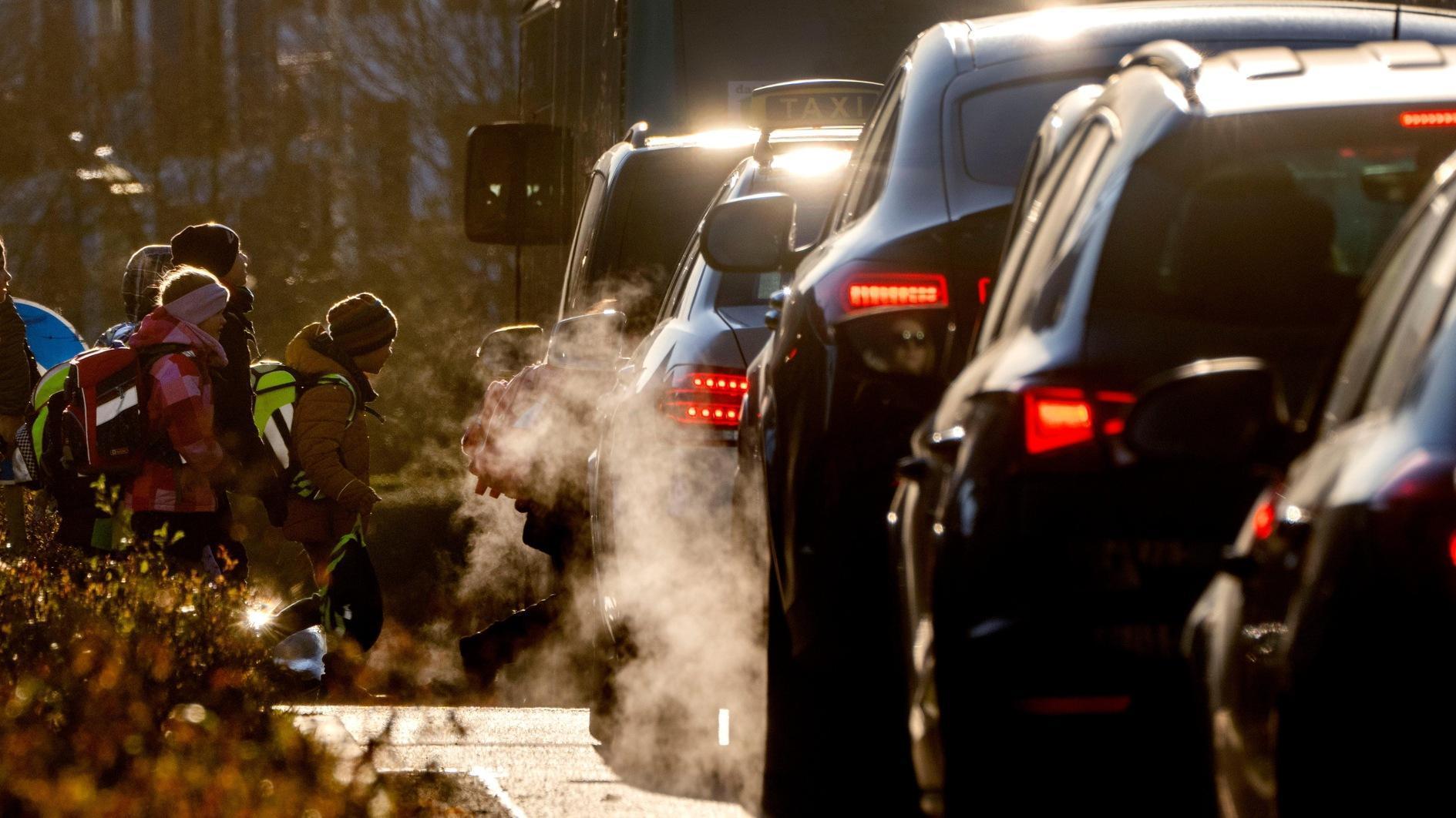 EU-regels zijn er niet in geslaagd de uitstoot van auto’s terug te dringen: rapport