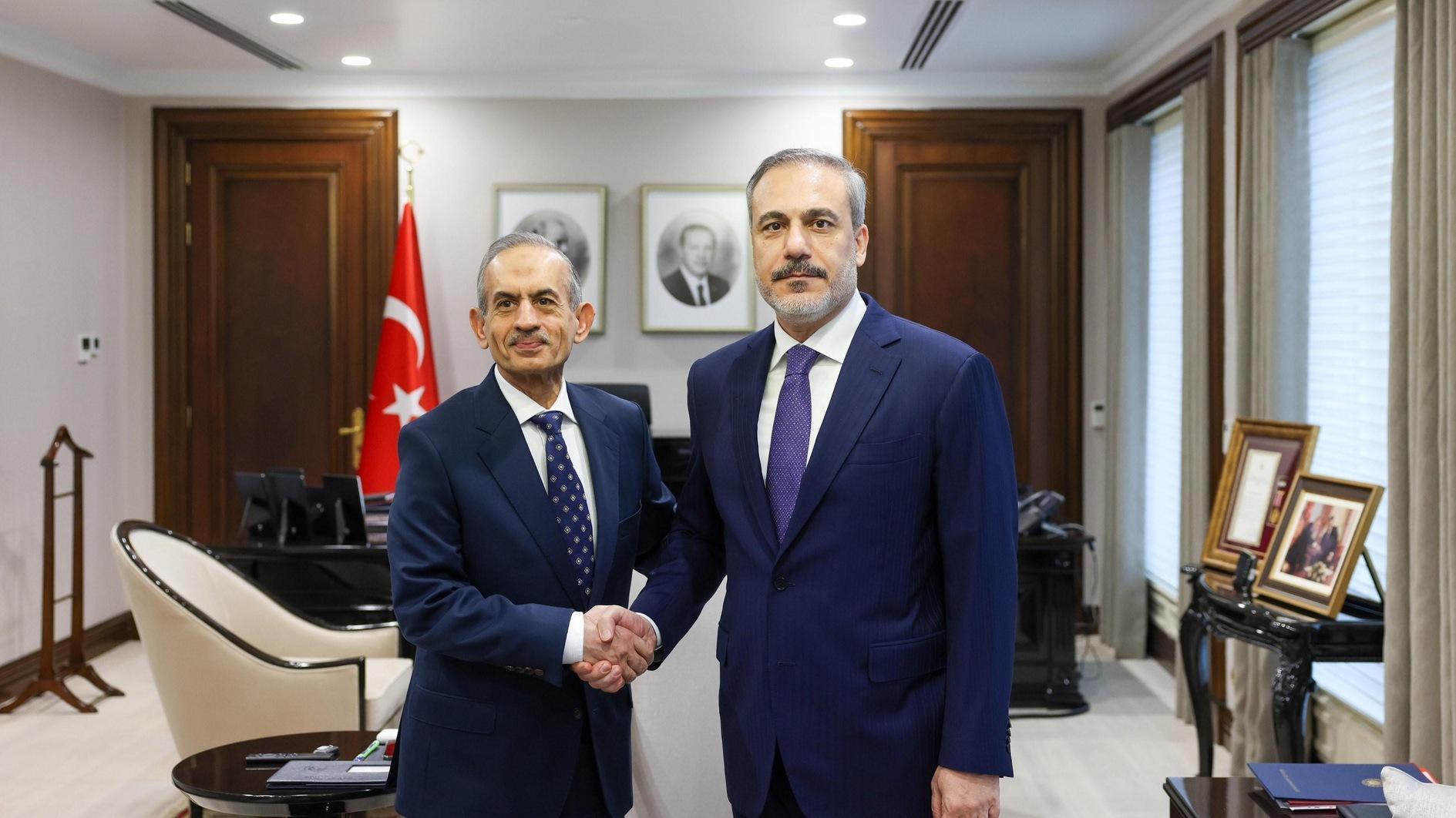 FM ontmoet de Iraakse Turkmeense leider in Ankara