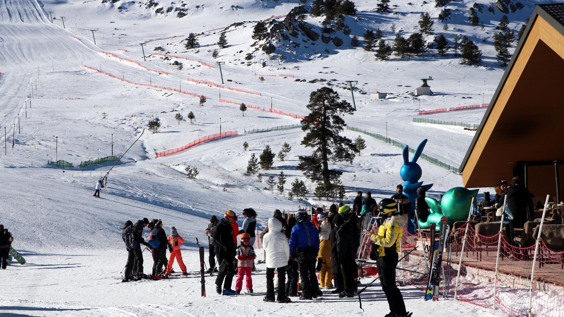 Semestervakantie stimuleert de vraag naar skigebieden