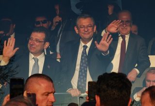 CHP-leider en burgemeester van Istanbul verzamelen zich voorafgaand aan de verkiezingen