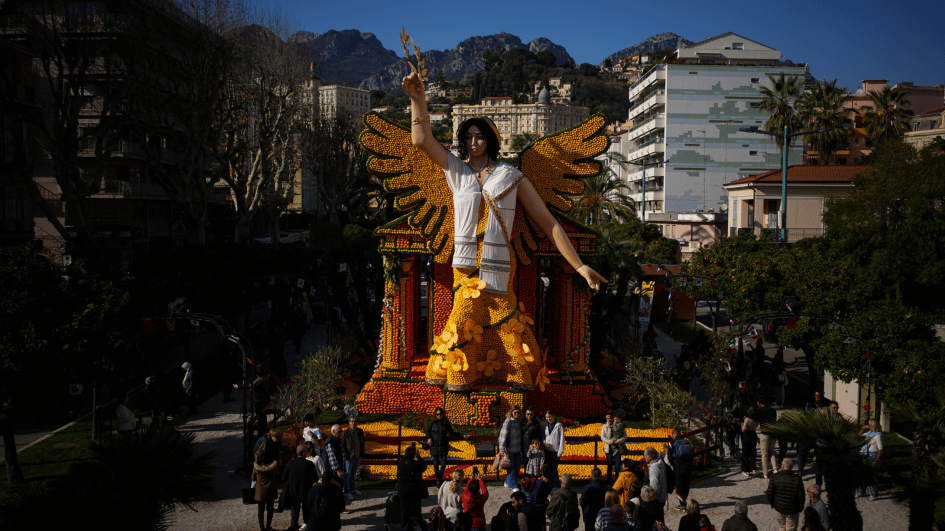 Carnavalsoptochten aan de Franse Rivièra vieren de popcultuur