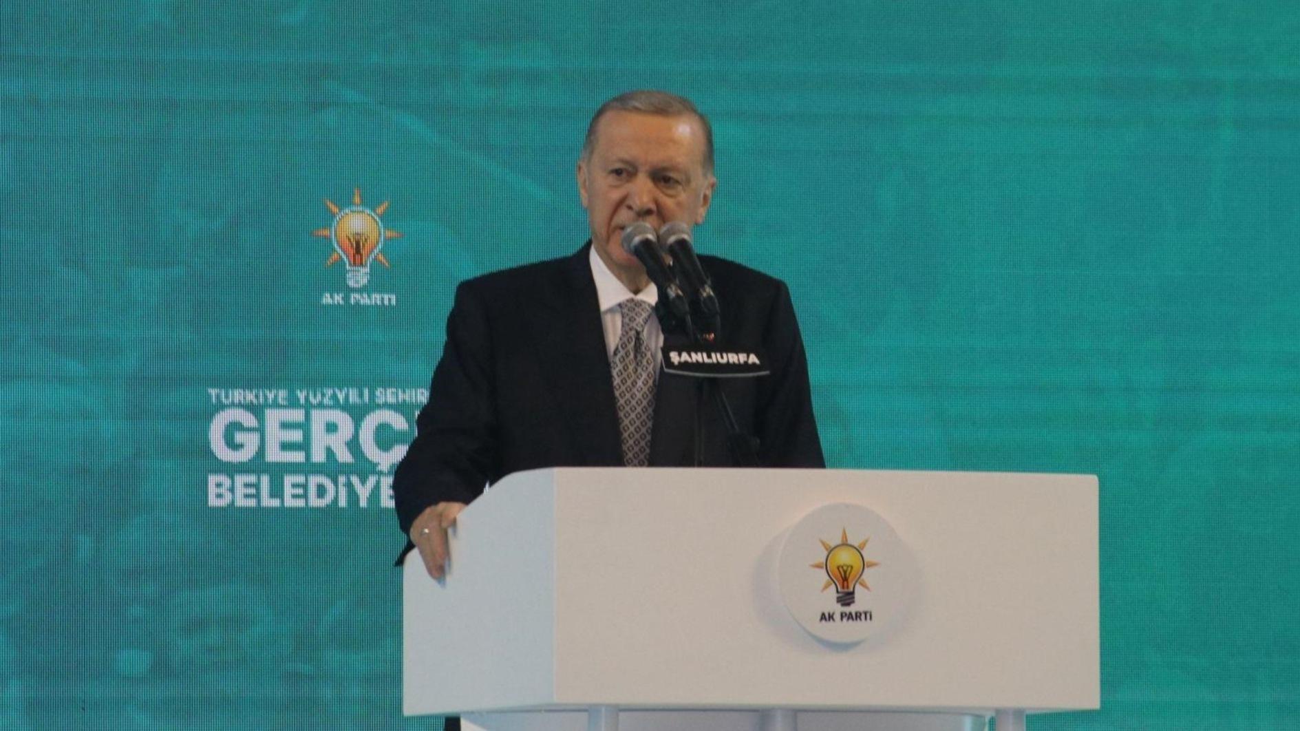 Erdoğan zegt dat de AKP ongeëvenaard is in dienstverlening