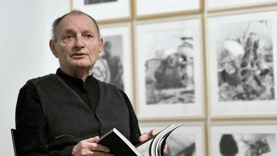 Guenter Brus, de laatste van de Oostenrijkse actionistische kunststroming, sterft