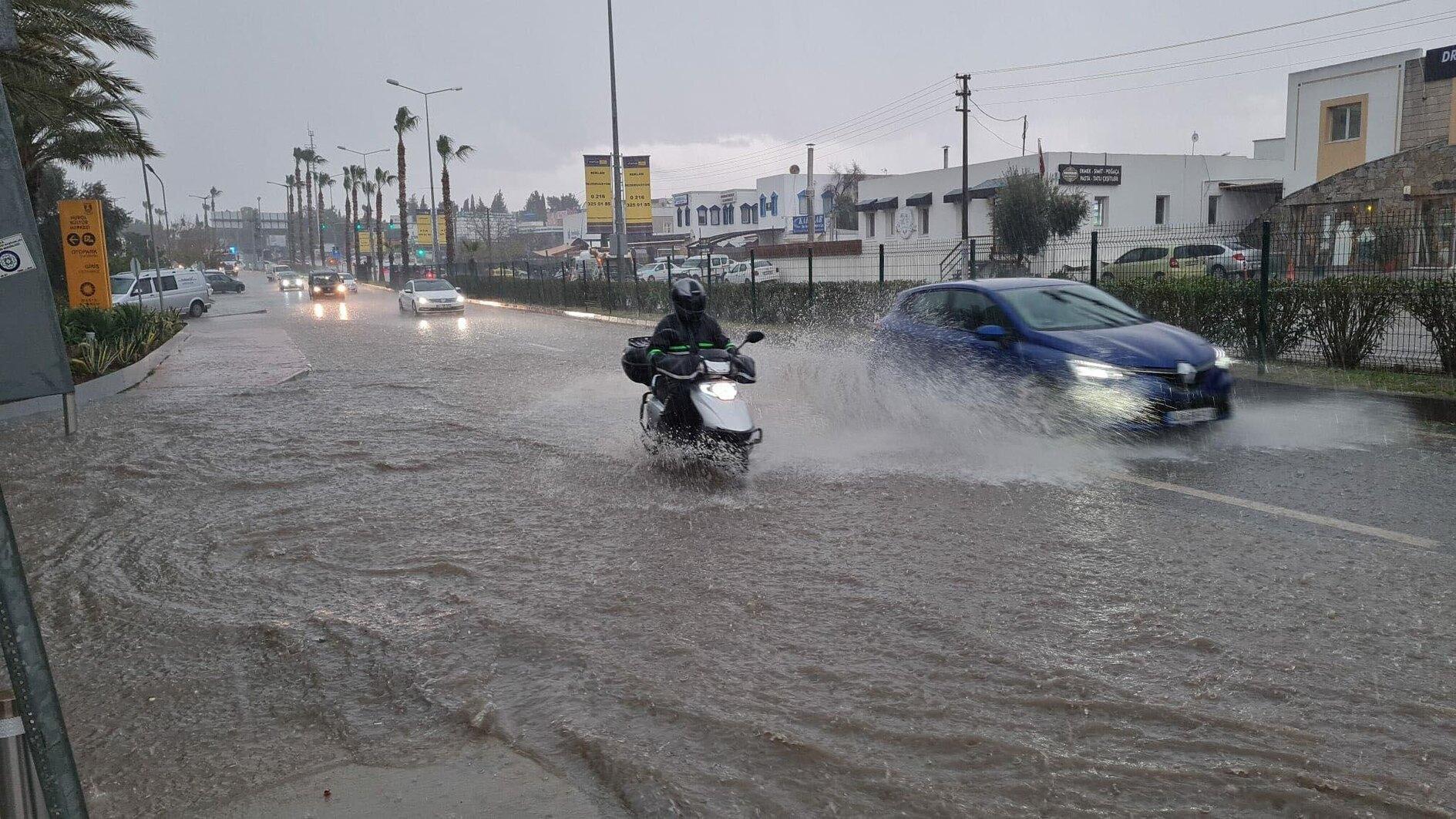 Het weerbureau waarschuwt voor hevige regenval in heel Türkiye