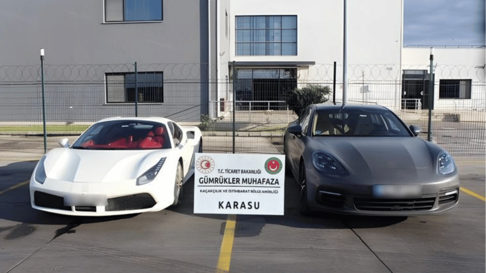 Tientallen illegaal geïmporteerde luxe auto’s in beslag genomen bij de Turkse douane