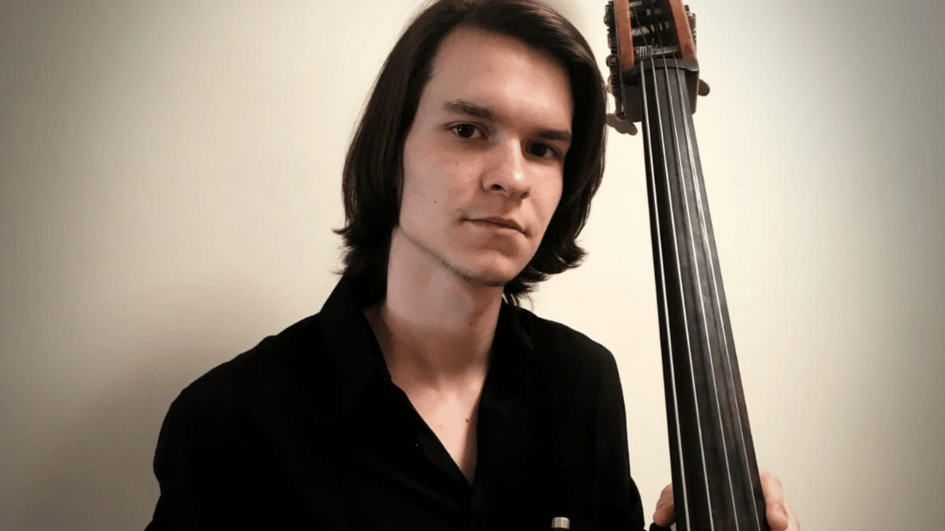 Turks-Russische contrabassist speelt bij toporkest