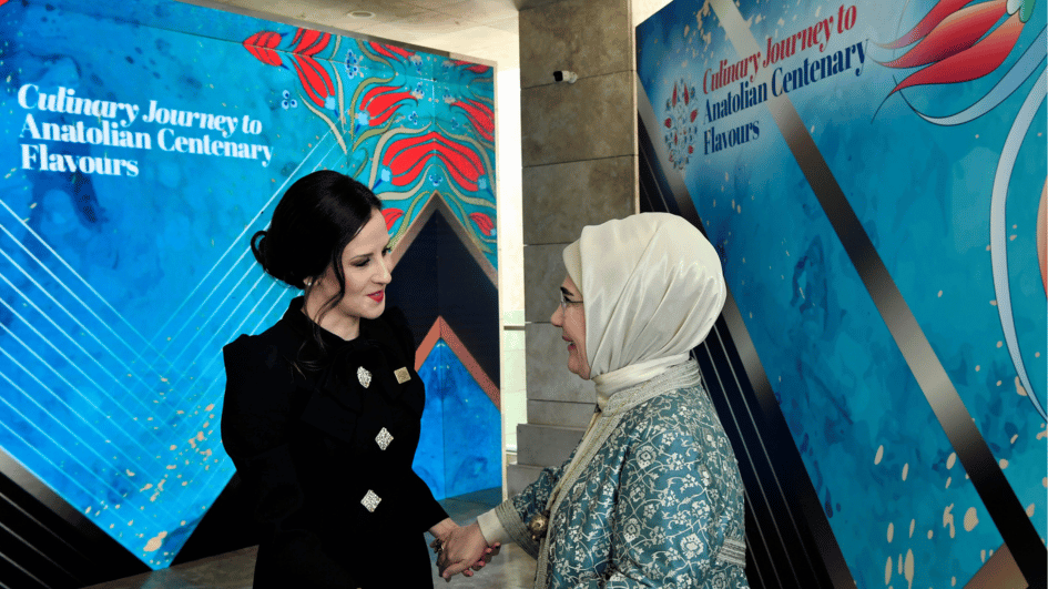 Turkse first lady houdt gesprekken op het Antalya Diplomacy Forum