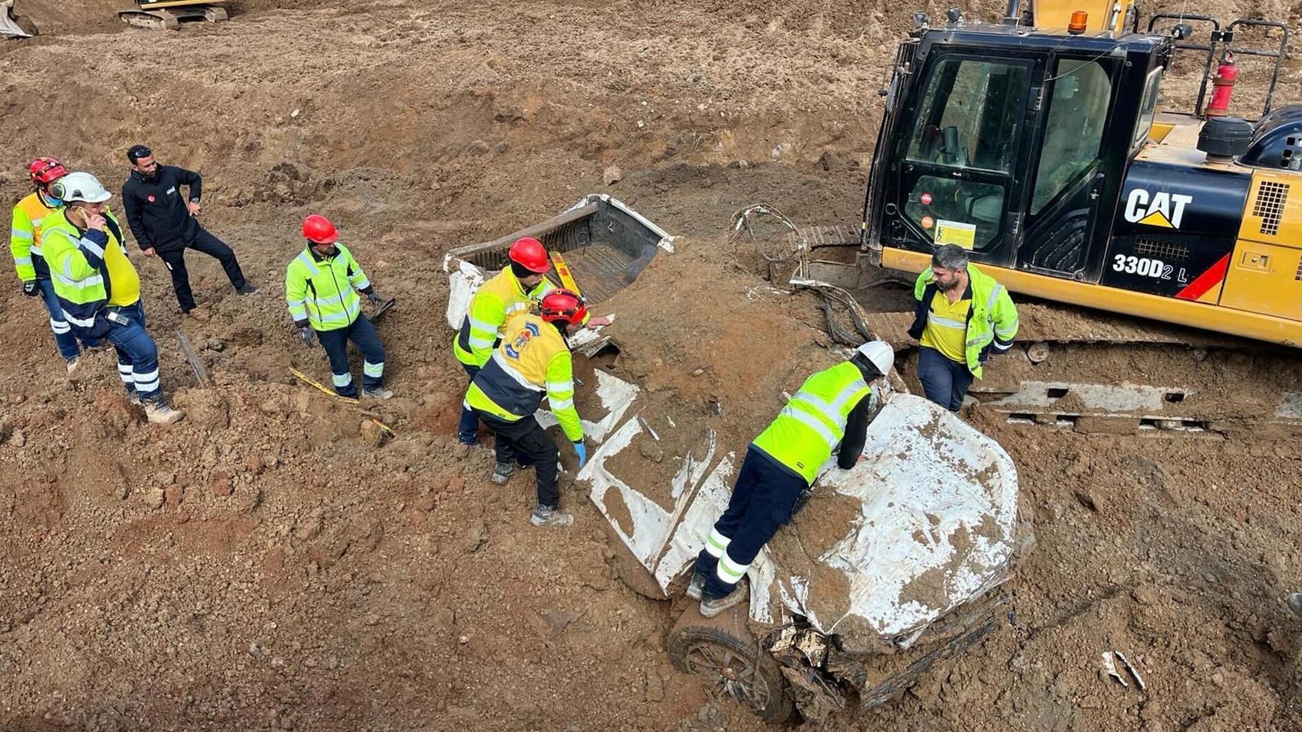Vermiste arbeidersvrachtwagen gevonden bij de door aardverschuivingen getroffen Erzincan-mijn