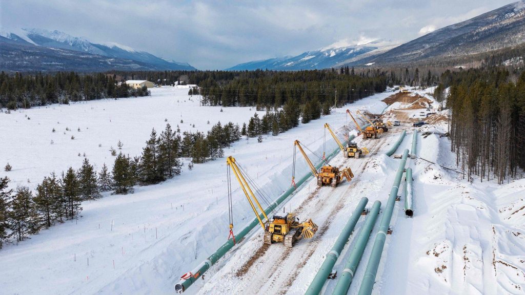 Canada's eerste nieuwe oliepijpleiding in decennia wordt in gebruik genomen