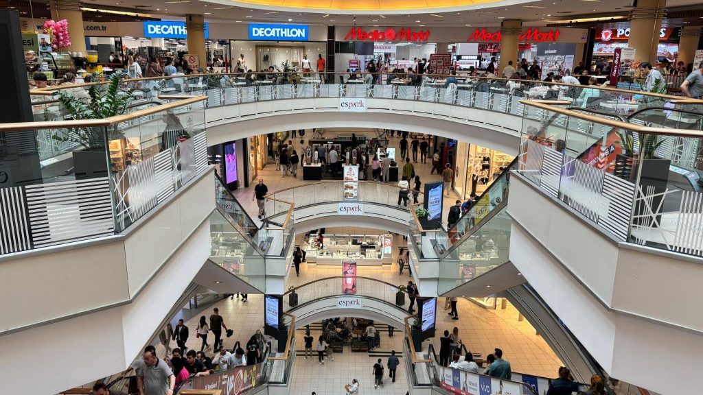 De omzet van winkelcentra stijgt in februari enorm