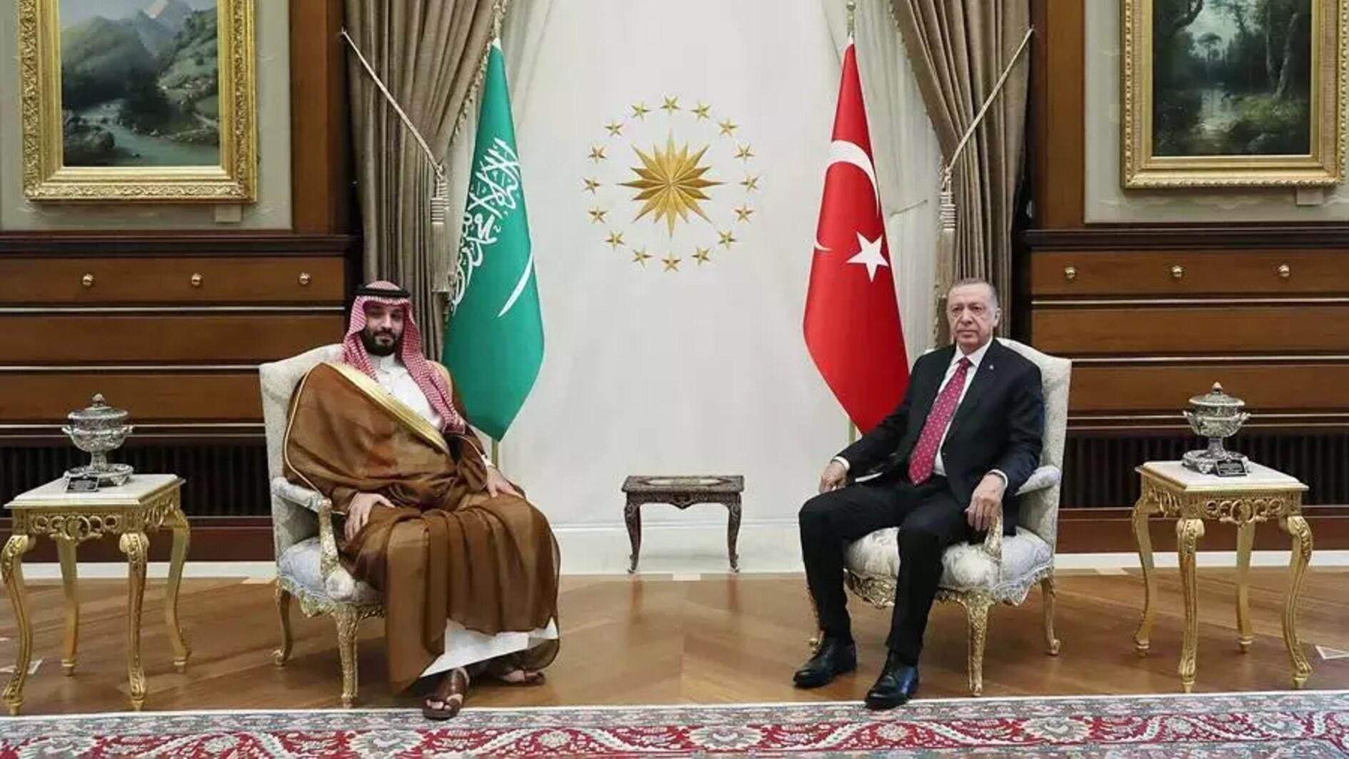Erdoğan dringt er bij Salman op aan dat de islamitische wereldeenheid nodig is om een ​​einde te maken aan het geweld in Gaza