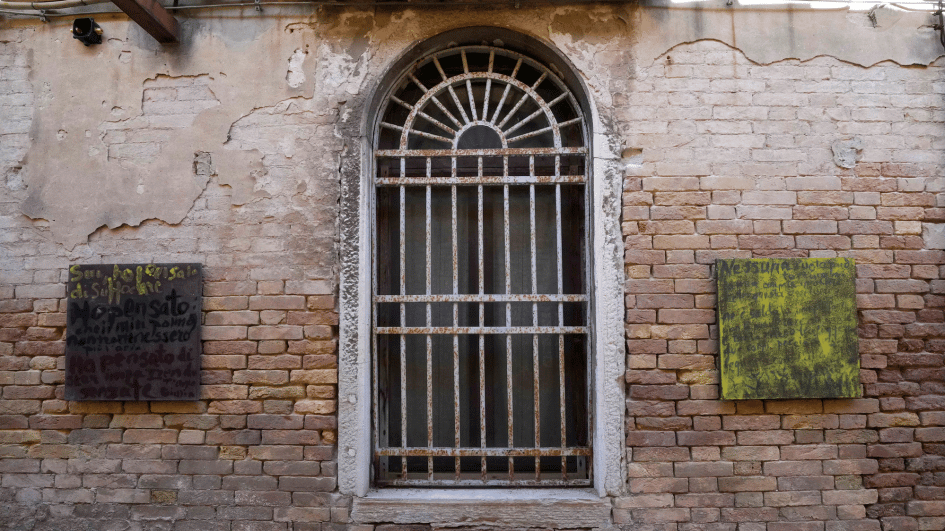 In de gevangenis wordt de Biënnale van Venetië in Vaticaanstad gehouden