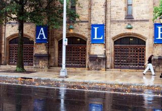 Middelbare scholier verdient een volledige studiebeurs voor Yale met een uniek essay