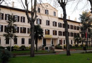 Concurrentiewaakhond beboet Franse middelbare scholen in Istanboel