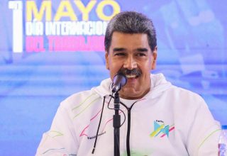 Maduro houdt het minimumloon van Venezuela bevroren, maar verhoogt de bonussen