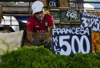 Terwijl de inflatie enorm stijgt, zal Argentinië biljetten van 10.000 peso drukken