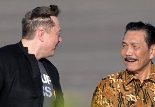 Tycoon Musk landt op Bali voor de lancering van Starlink