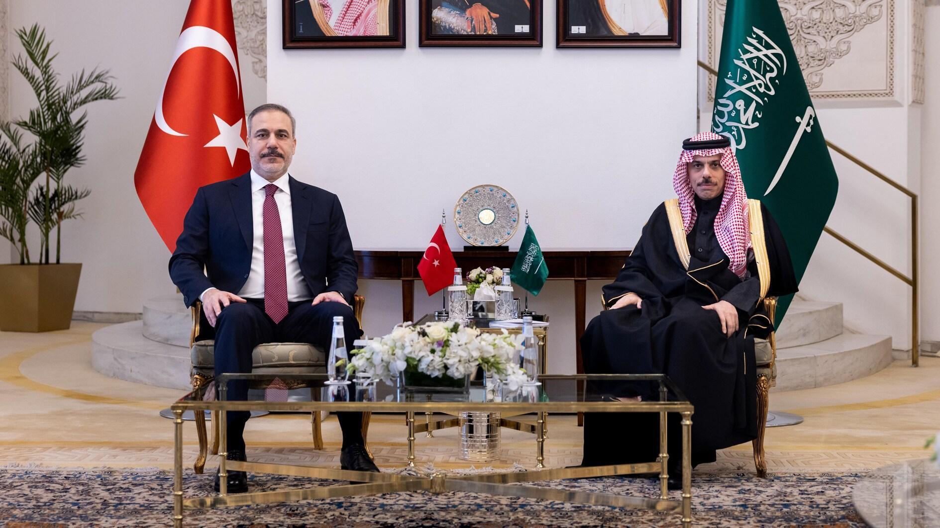 Fidan ontmoet Saudi -tegenhanger in Riyad om Syrië te bespreken