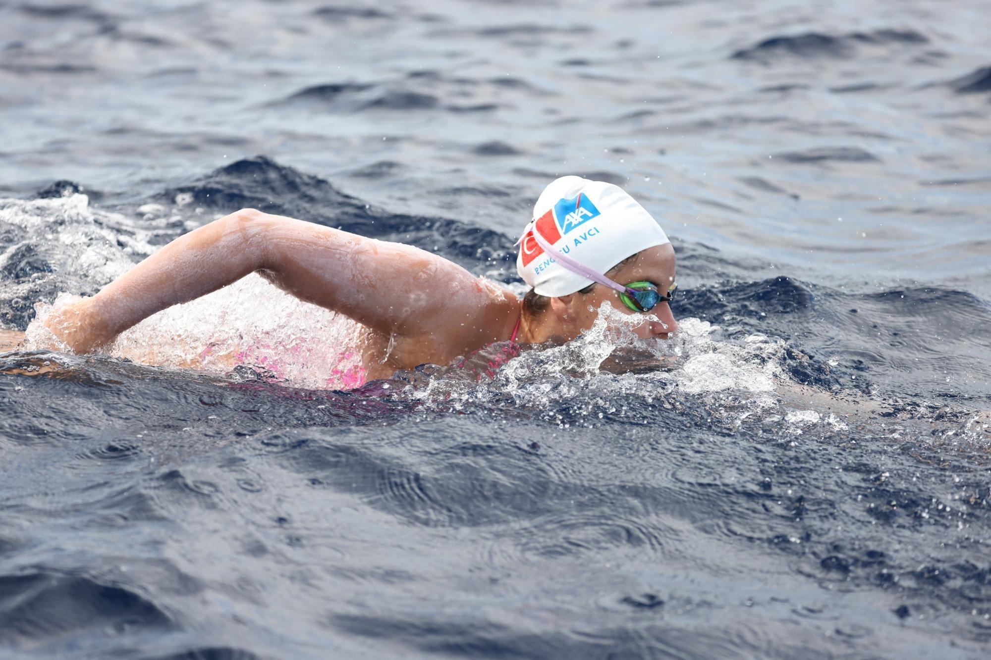 Bengisu Avcı wordt de eerste Turkse zwemmer die de zeven uitdaging van Ocean verovert