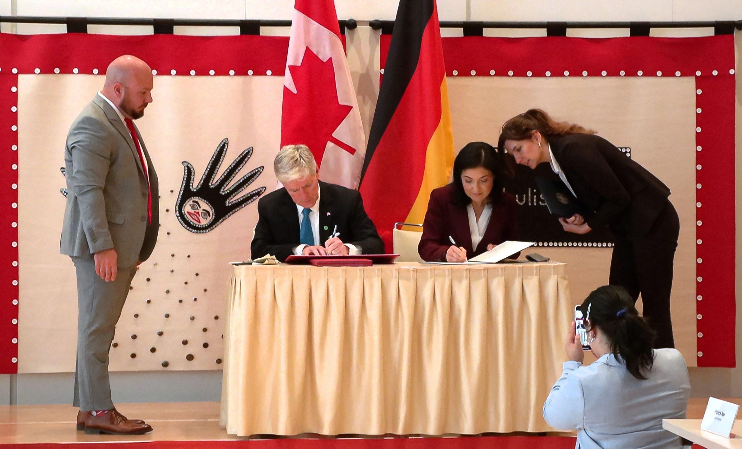 Duitsland, Canada stemt ermee in samen te werken aan belangrijke grondstoffen