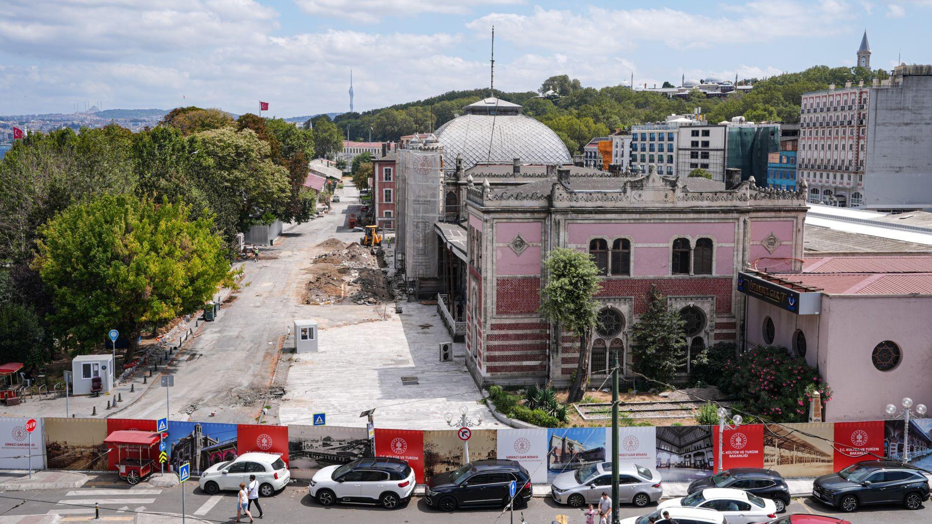 Het historische Sirkeci -station van Istanbul onder restauratie voor culturele revival