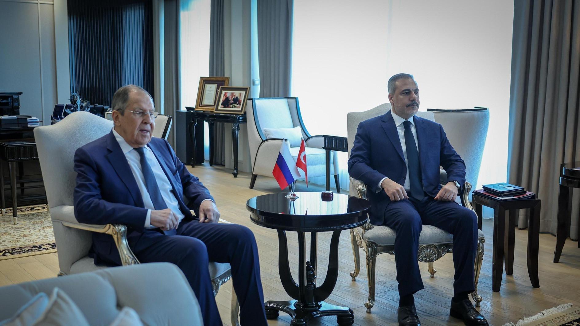 Russische, Turkse topdiplomaten bespreken de oorlog in Rusland-Oekraïne